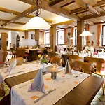 Restaurant Zur Linde Szálloda 3*