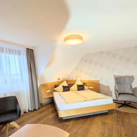 Hotel Restaurant Zur Linde 3*