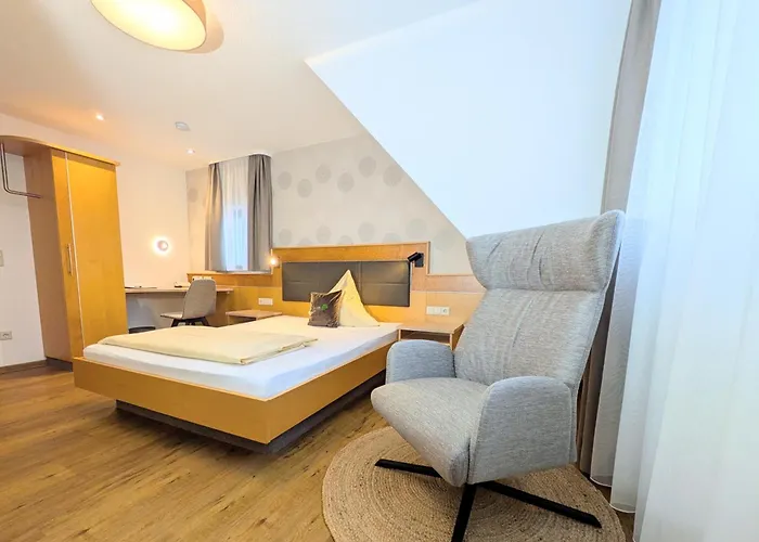 Restaurant Zur Linde Szálloda 3*